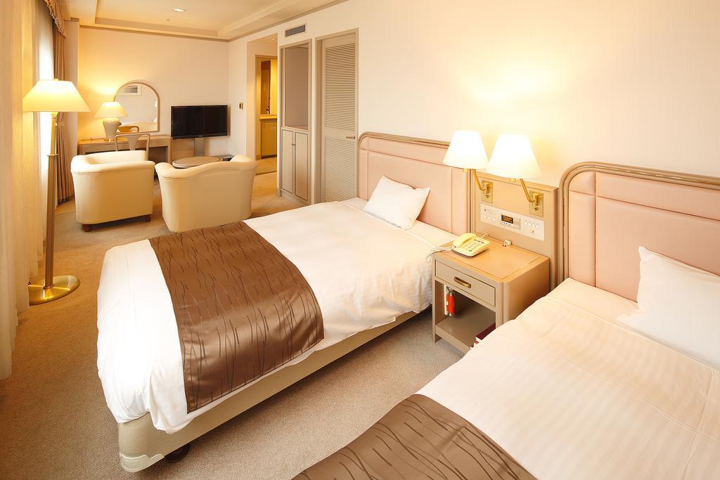 Hotel New Omi Omihachiman Exteriör bild